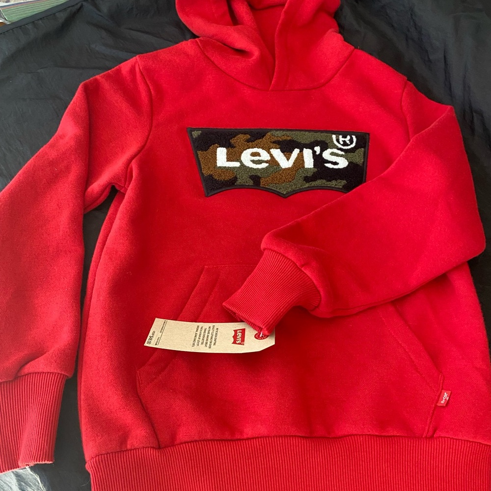 NWT Levi’s Boy’s size 8-10, camo and red hoodie - Picture 2 of 4